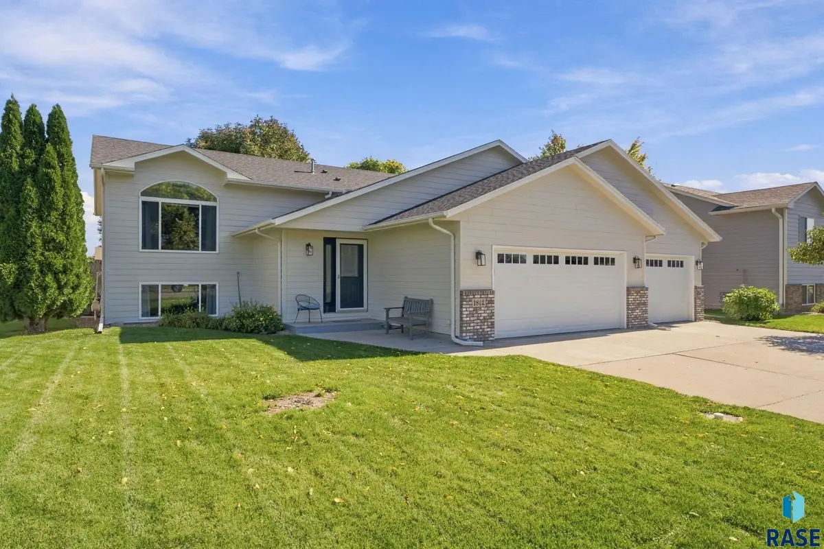 1812 S Monticello Ave, Sioux Falls, SD 57106 - #1