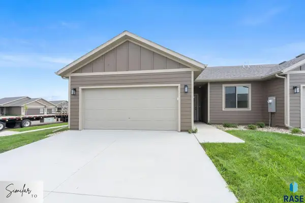 523 Brookside Pl, Harrisburg, SD 57032