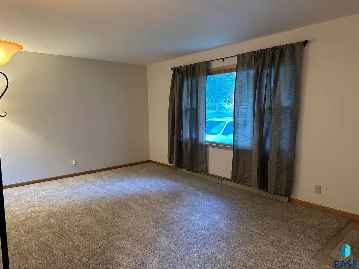 210 E 3rd St, Freeman, SD 57029 - #1
