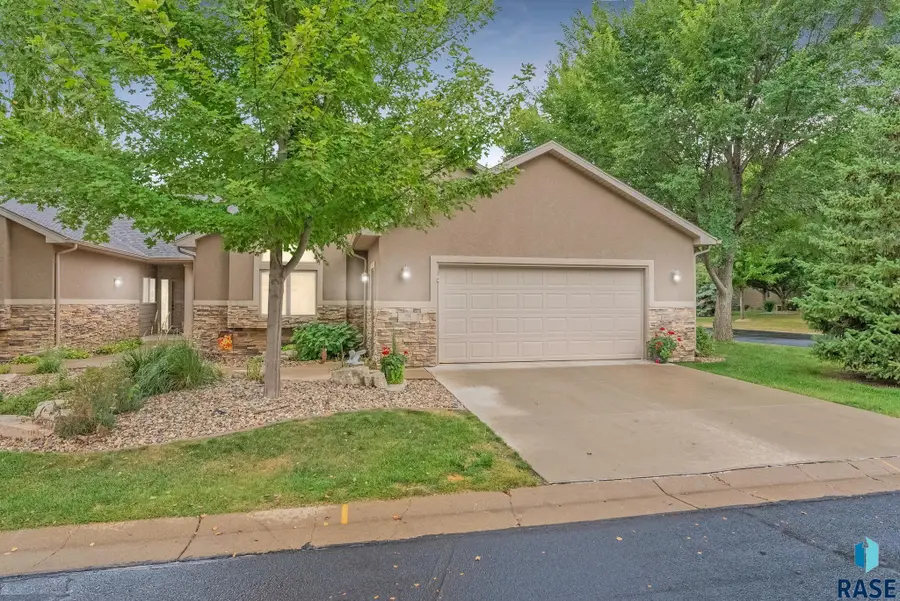 711 70th Pl E, Sioux Falls, SD 57108 - #2