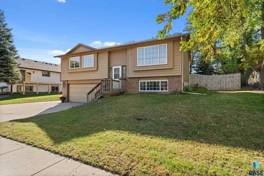 3401 S Bahnson Ave, Sioux Falls, SD 57103 - #2