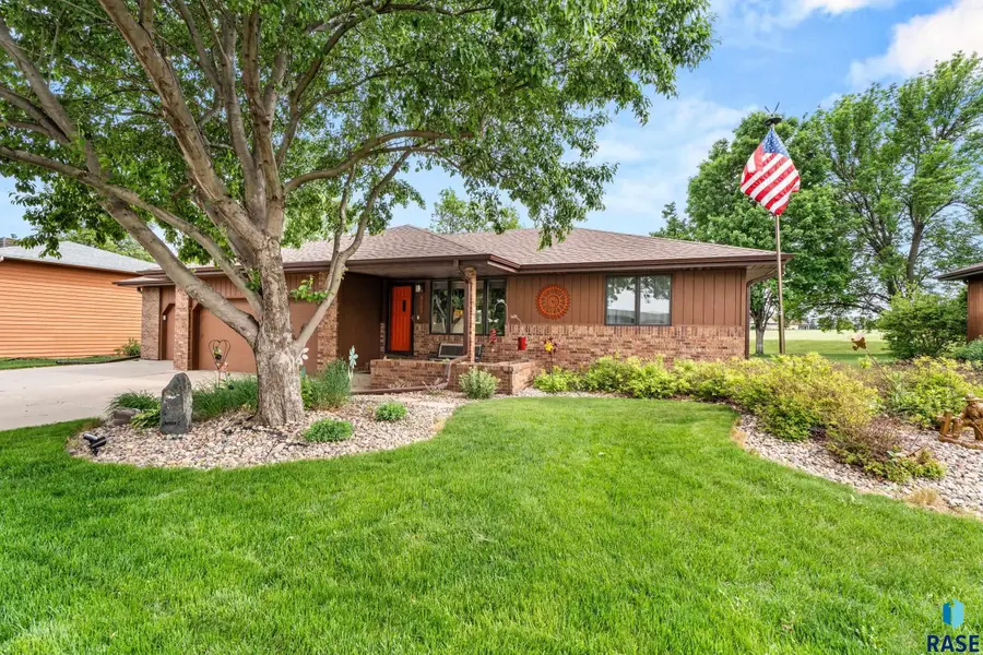 6105 W Oscar Howe Cir, Sioux Falls, SD 57106 - #2