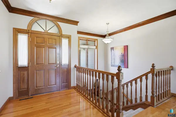 5409 S Seabrook Cir, Sioux Falls, SD 57108