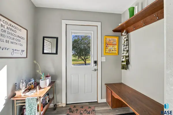 321 N Center Ave, Garretson, SD 57030