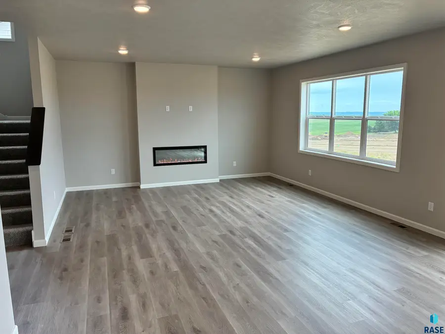 2709 S Copper Creek Ave, Sioux Falls, SD 57110 - #3