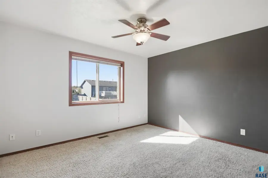 7801 W 44th St, Sioux Falls, SD 57106 - #3