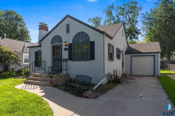 1615 S Carter Pl, Sioux Falls, SD 57105