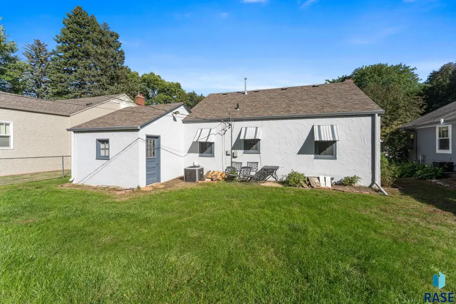 1615 S Carter Pl, Sioux Falls, SD 57105 - #3