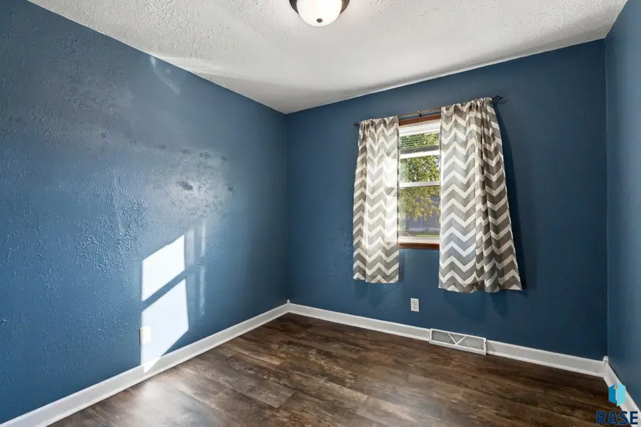 1405 S Bruce Rd, Sioux Falls, SD 57105 - #3