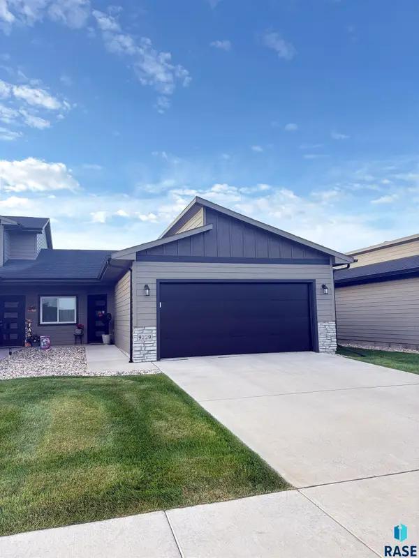 9229 W Laverne Wipf St, Sioux Falls, SD 57106