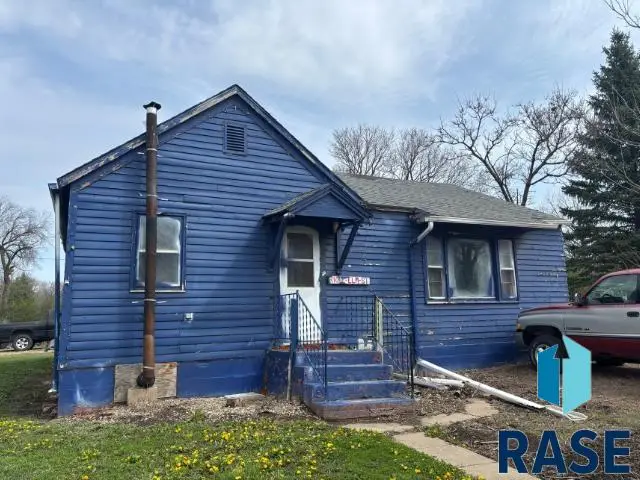 310 E Elm St, Canova, SD 57321 - #1