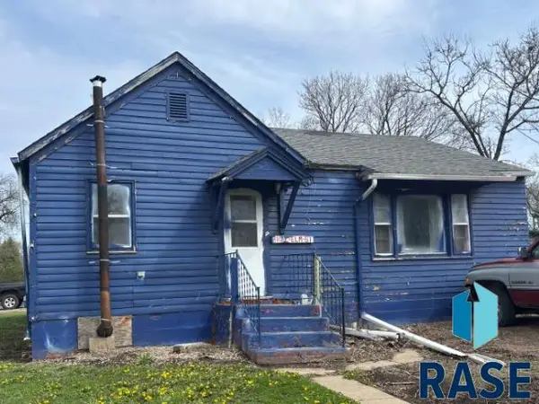 310 E Elm St, Canova, SD 57321