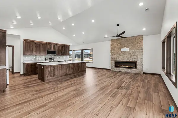 205 N Wildcat Dr, Sioux Falls, SD 57110