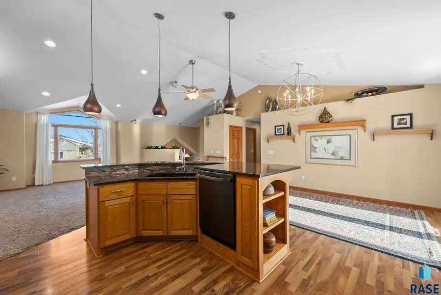 7624 S Courtyard Cir, Sioux Falls, SD 57108 - #2