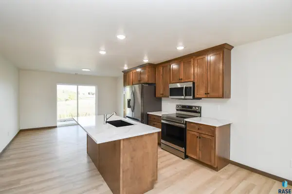 1818 S Daylight Dr, Sioux Falls, SD 57110