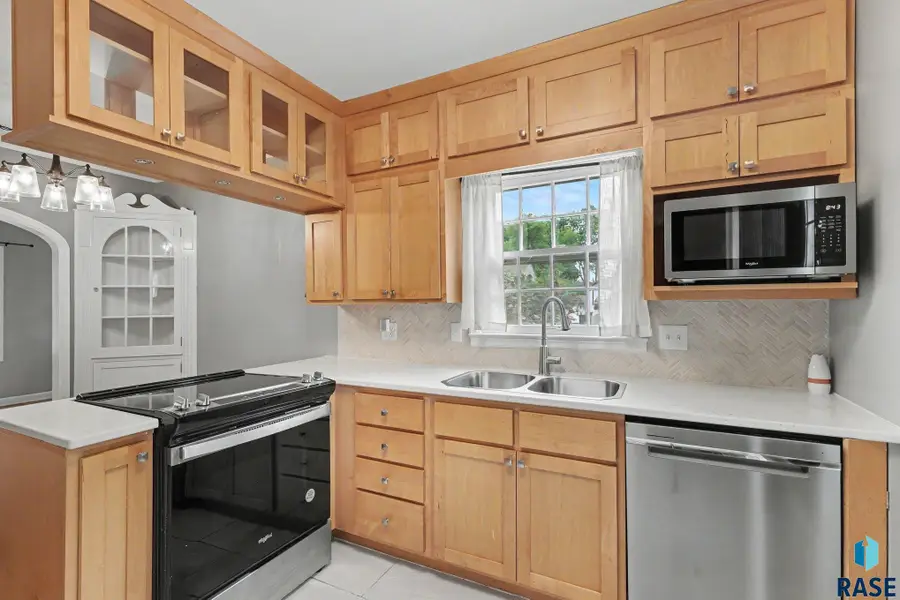 2116 W 21st St, Sioux Falls, SD 57105 - #2