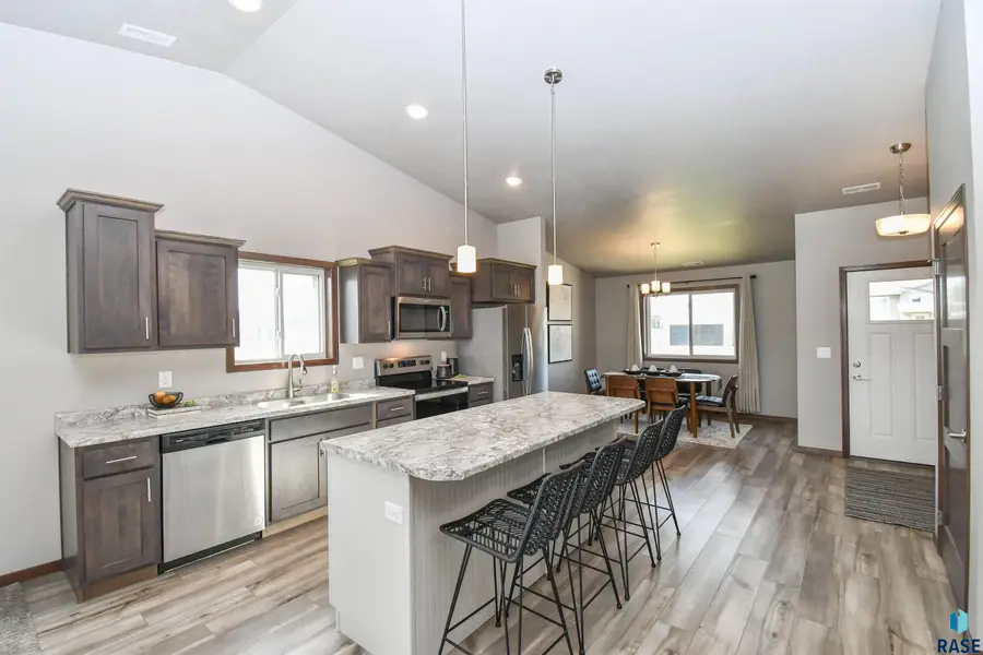 422 Thelma Ave, Harrisburg, SD 57032 - #2