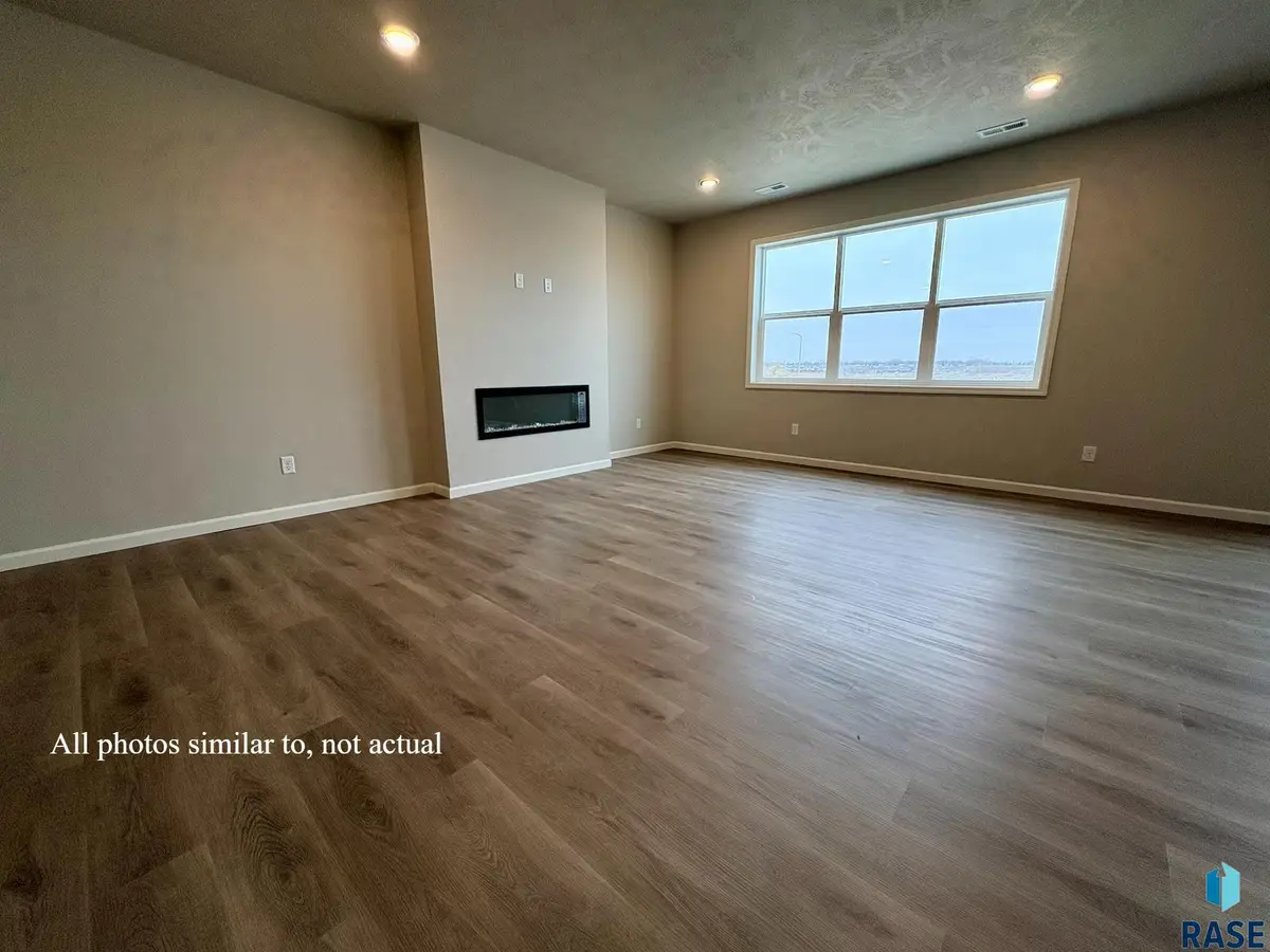6500 W Goldberg Dr, Sioux Falls, SD 57107 - #1