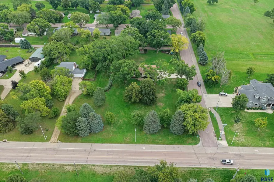 408 SW 13th St, Beresford, SD 57004 - #3