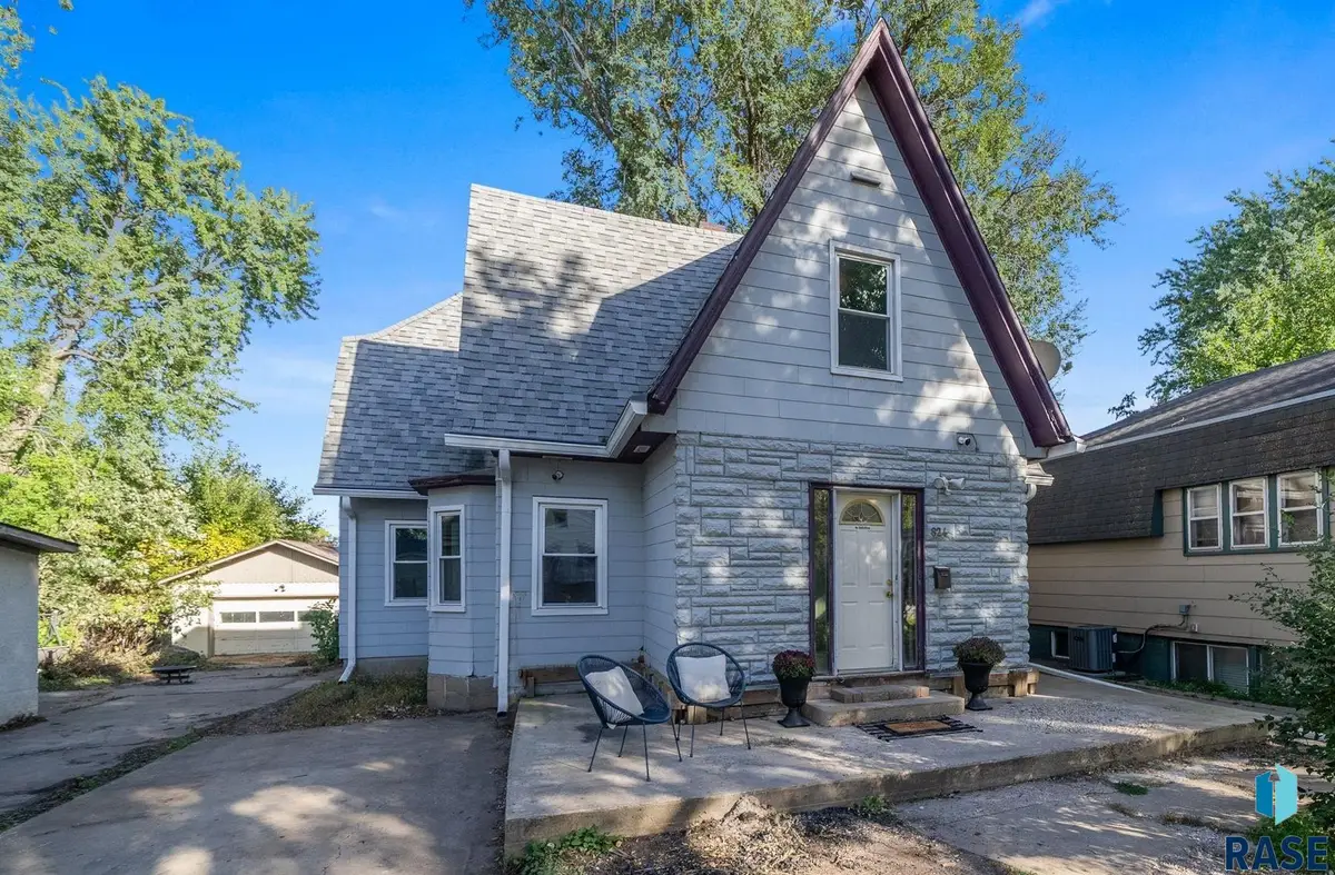 824 N Walts Ave, Sioux Falls, SD 57104 - #1