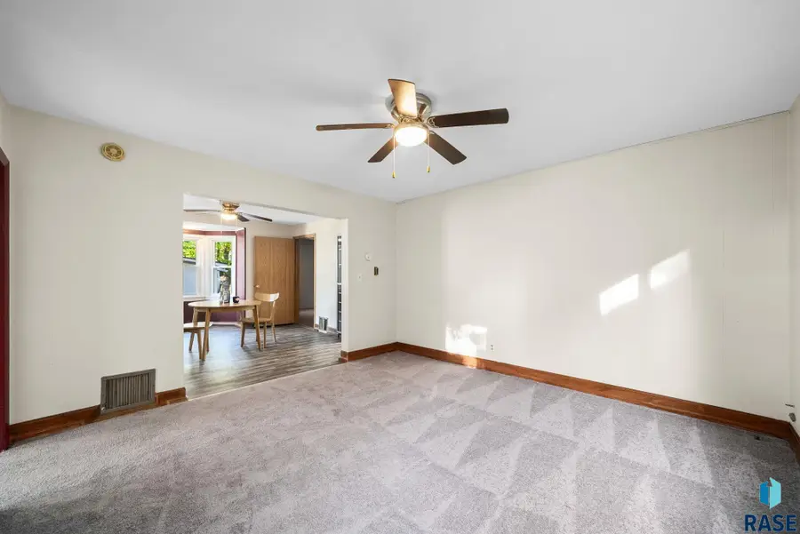824 N Walts Ave, Sioux Falls, SD 57104 - #3