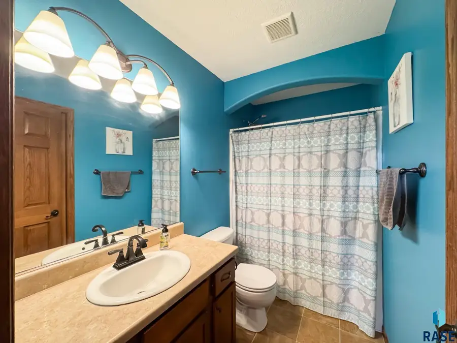705 Kent St, Harrisburg, SD 57032 - #2