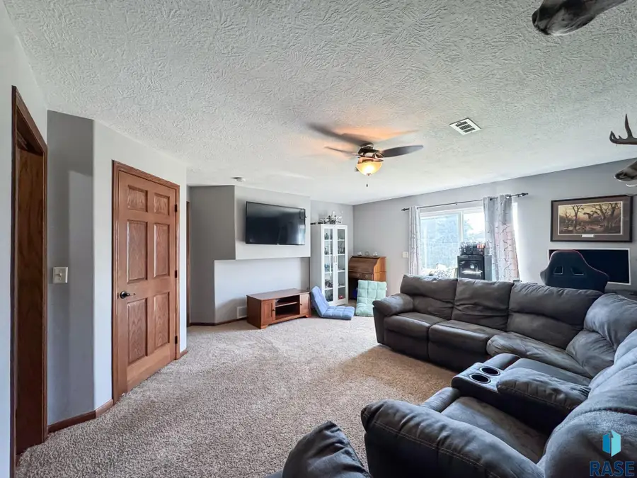 705 Kent St, Harrisburg, SD 57032 - #3
