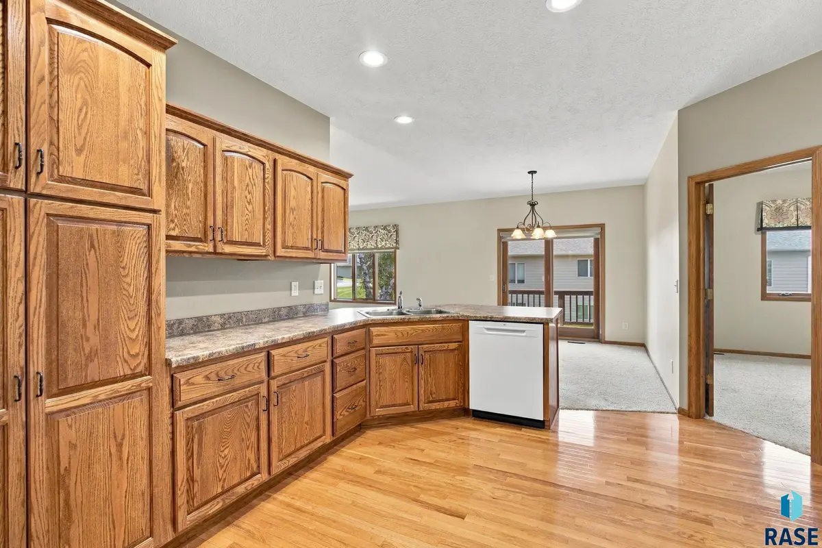 3205 S Lupine Pl, Sioux Falls, SD 57110 - #1