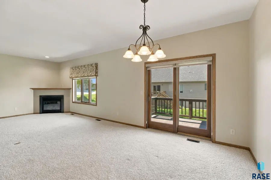 3205 S Lupine Pl, Sioux Falls, SD 57110 - #2