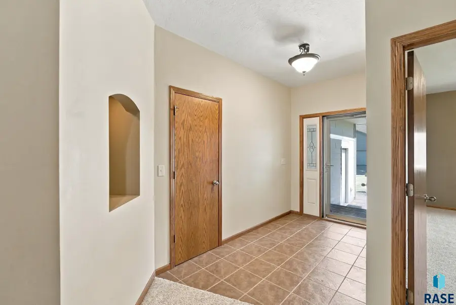3205 S Lupine Pl, Sioux Falls, SD 57110 - #3