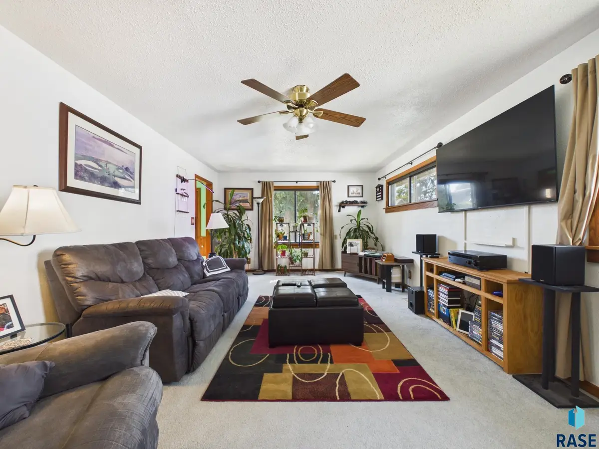 1006 W 5th St, Sioux Falls, SD 57104 - #1