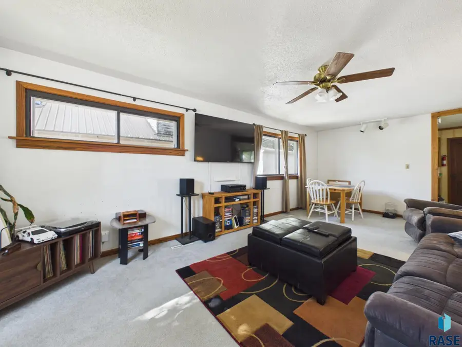 1006 W 5th St, Sioux Falls, SD 57104 - #2