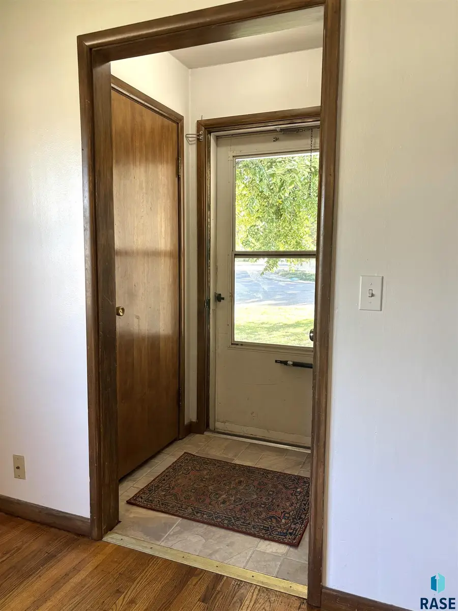 521 W 2nd Ave, Miller, SD 57362 - #2