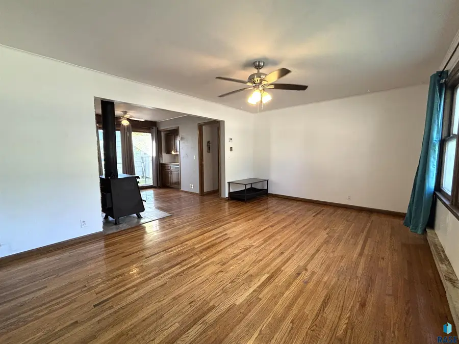 521 W 2nd Ave, Miller, SD 57362 - #3
