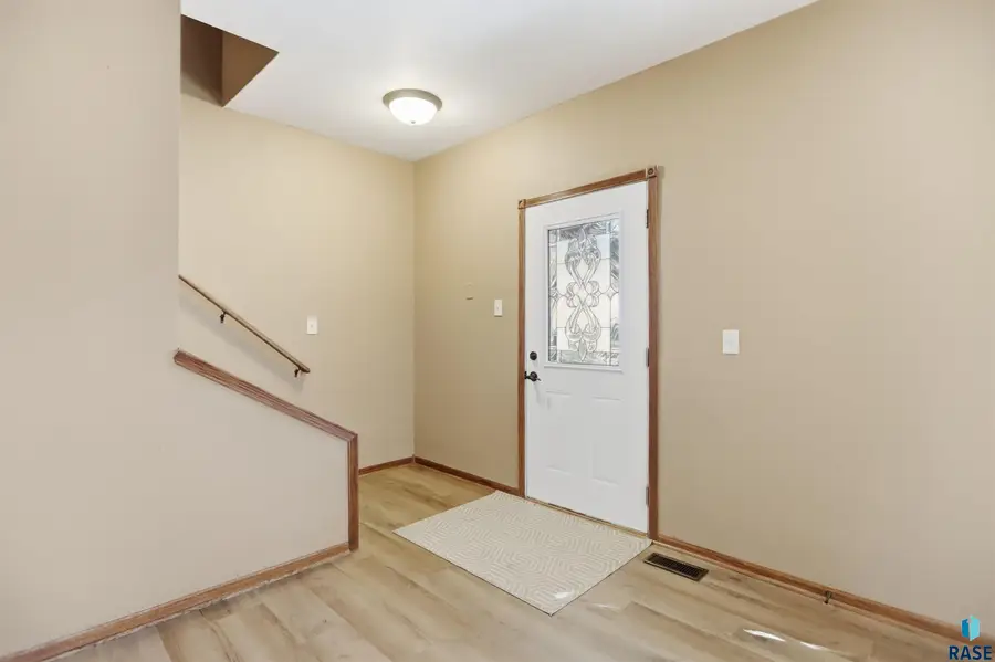 231 N Trapp Ave, Sioux Falls, SD 57104 - #3