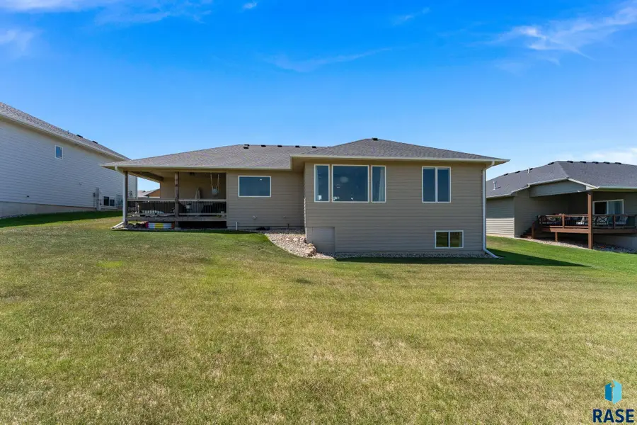 2612 S Galena Ave, Sioux Falls, SD 57110 - #3