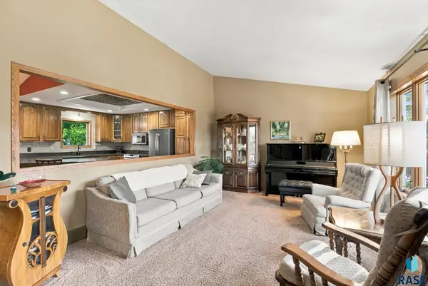 3304 E Marson Dr, Sioux Falls, SD 57103