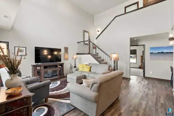 614 S Mary Gene Ave, Sioux Falls, SD 57106