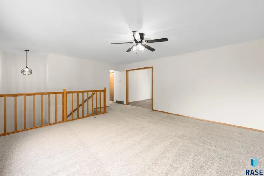 729 N Columbia Dr, Sioux Falls, SD 57103 - #2