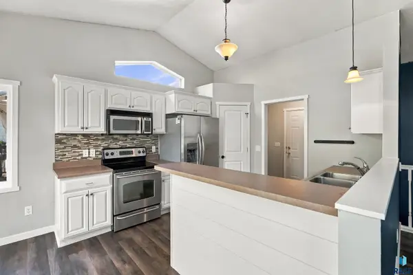 1417 N Holbrook Ave, Sioux Falls, SD 57107