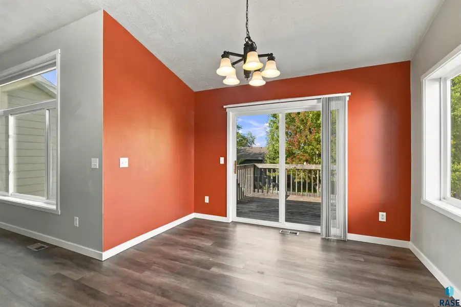 1417 N Holbrook Ave, Sioux Falls, SD 57107 - #2