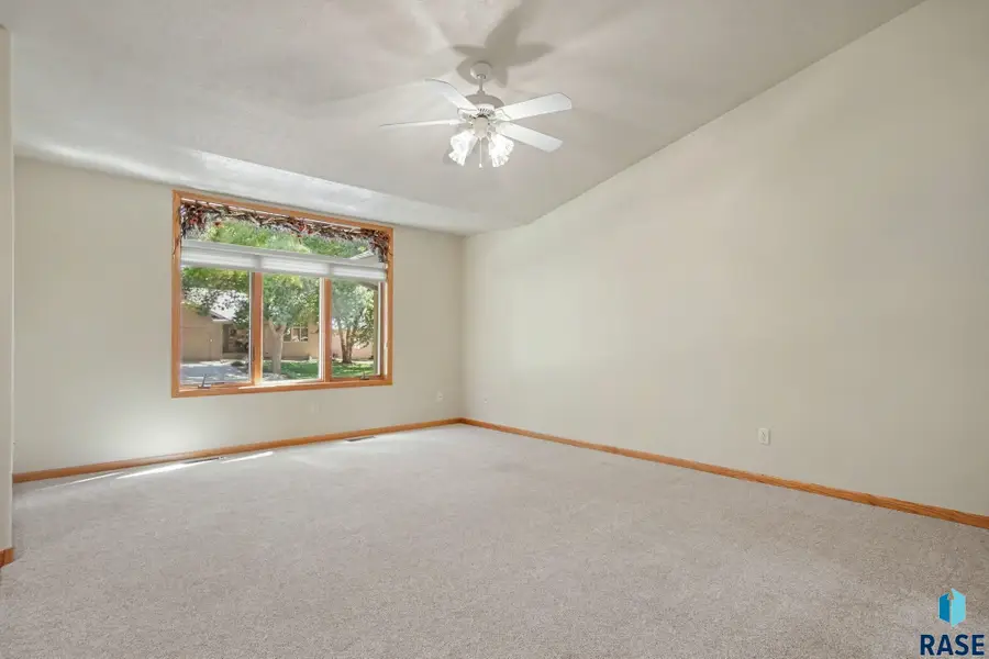 6517 S Killarney Ct, Sioux Falls, SD 57108 - #3