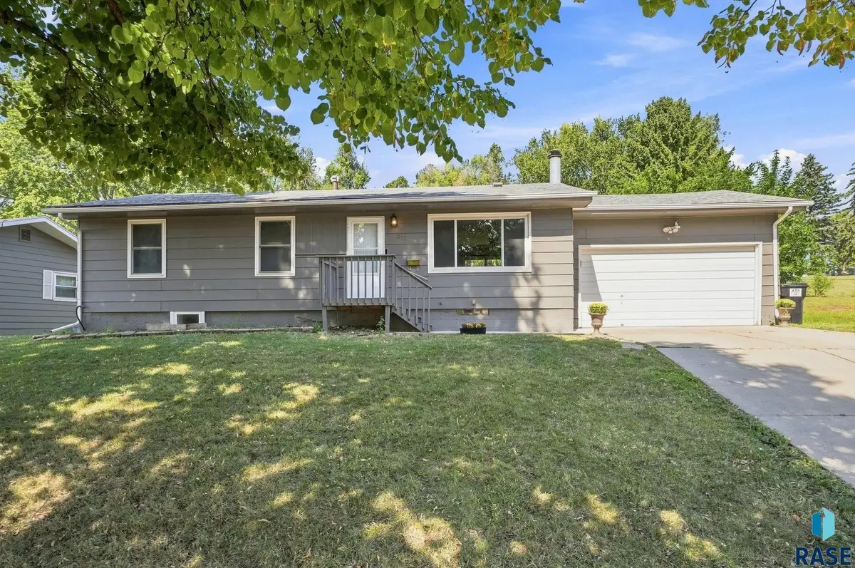 817 S Foster Ave, Sioux Falls, SD 57103 - #1