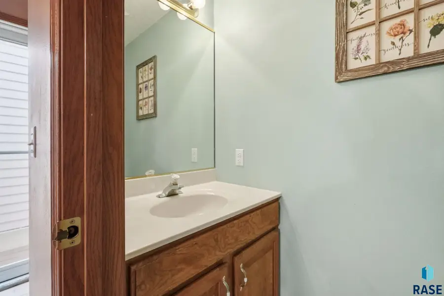 1811 S Sertoma Ave #106, Sioux Falls, SD 57106 - #2