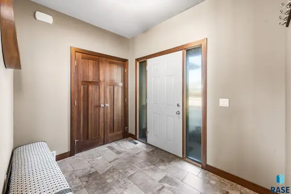 7404 S High Cross Trl, Sioux Falls, SD 57108