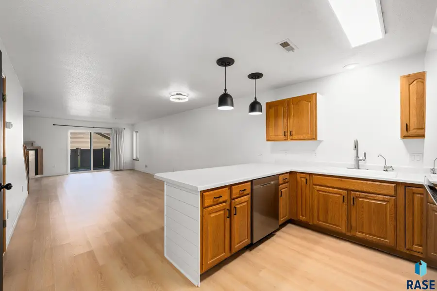 1909 S Sertoma Ave, Sioux Falls, SD 57106 - #3