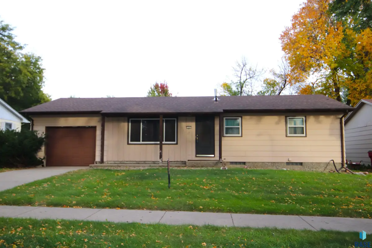 320 N Meyer Ln, Sioux Falls, SD 57103 - #1