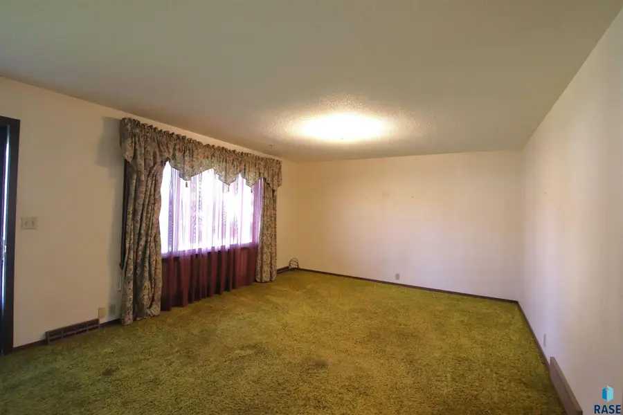 320 N Meyer Ln, Sioux Falls, SD 57103 - #3