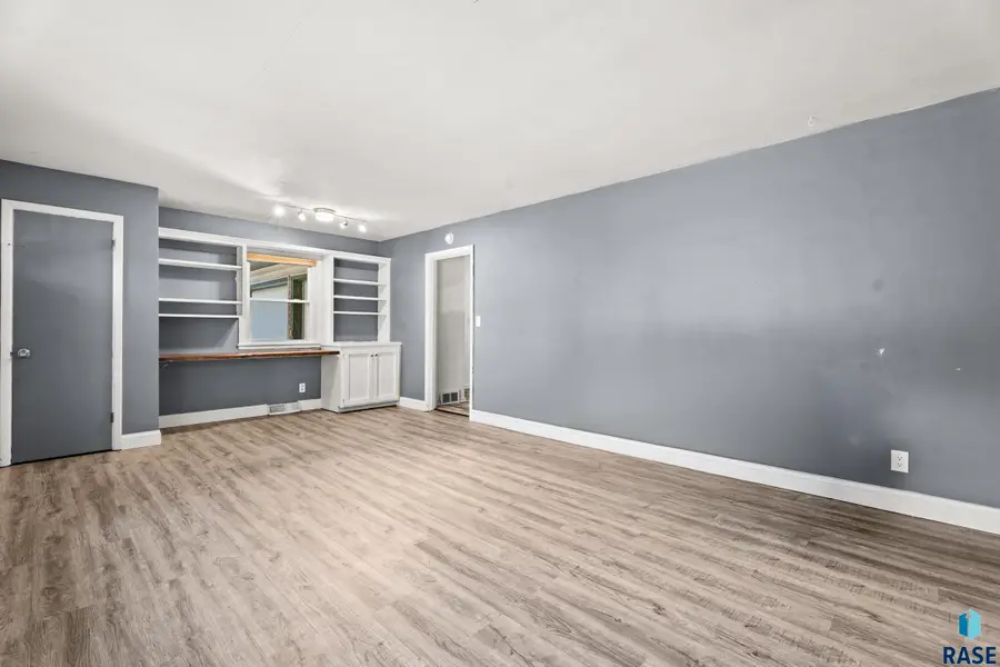 2616 S Center Ave, Sioux Falls, SD 57105 - #2