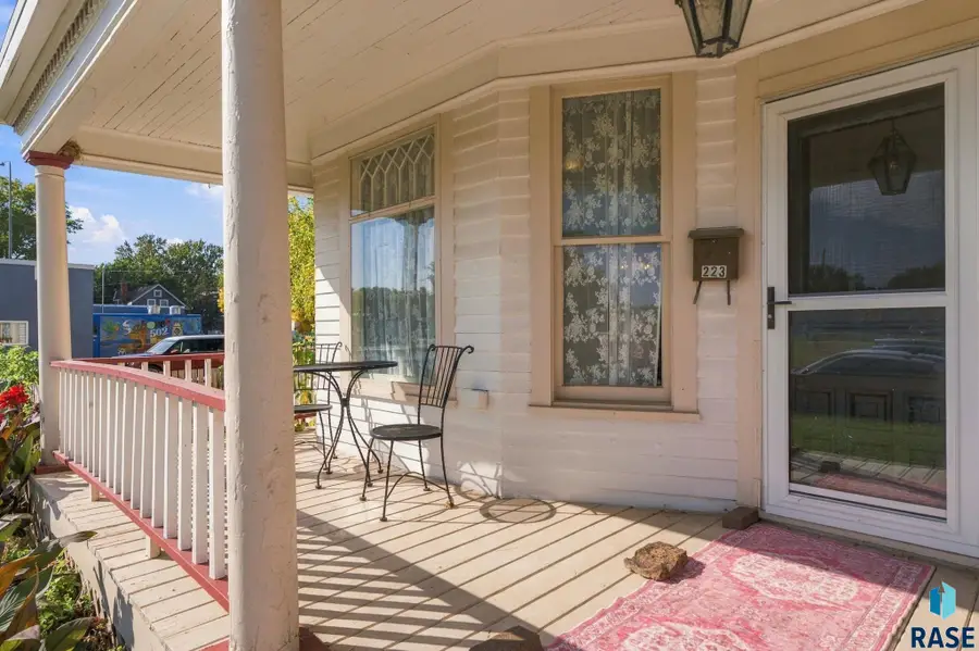 223 S Prairie Ave, Sioux Falls, SD 57104 - #2